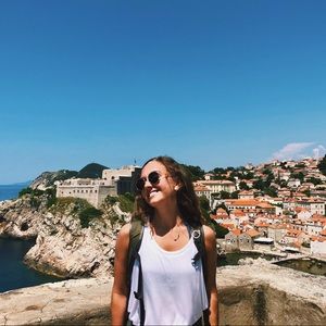 Meet your Posher, Claire